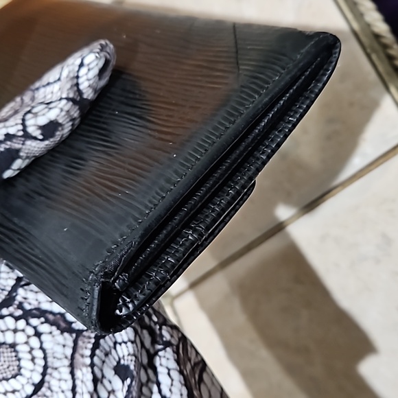 Louis Vuitton Black Epi Leather Sarah Wallet CA4039 GUC - Picture 6 of 17